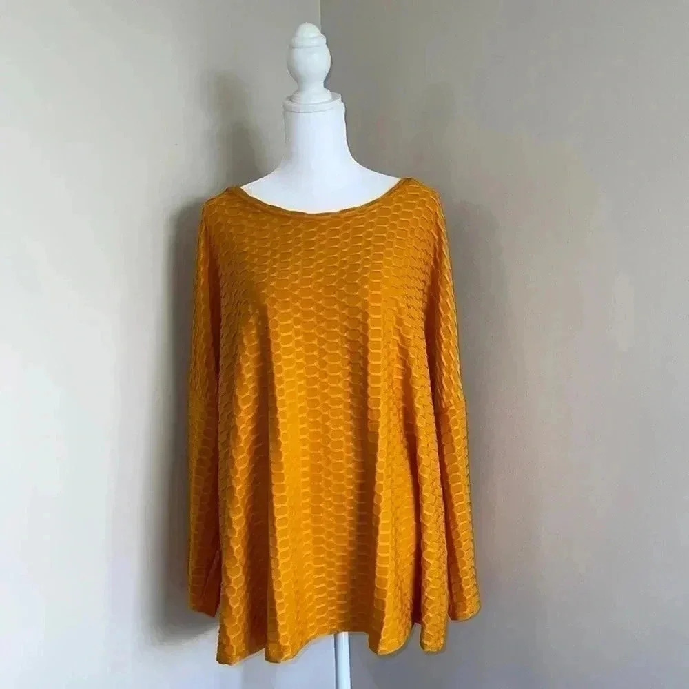 Cocomo Gold Blouse With Back Cutout​​